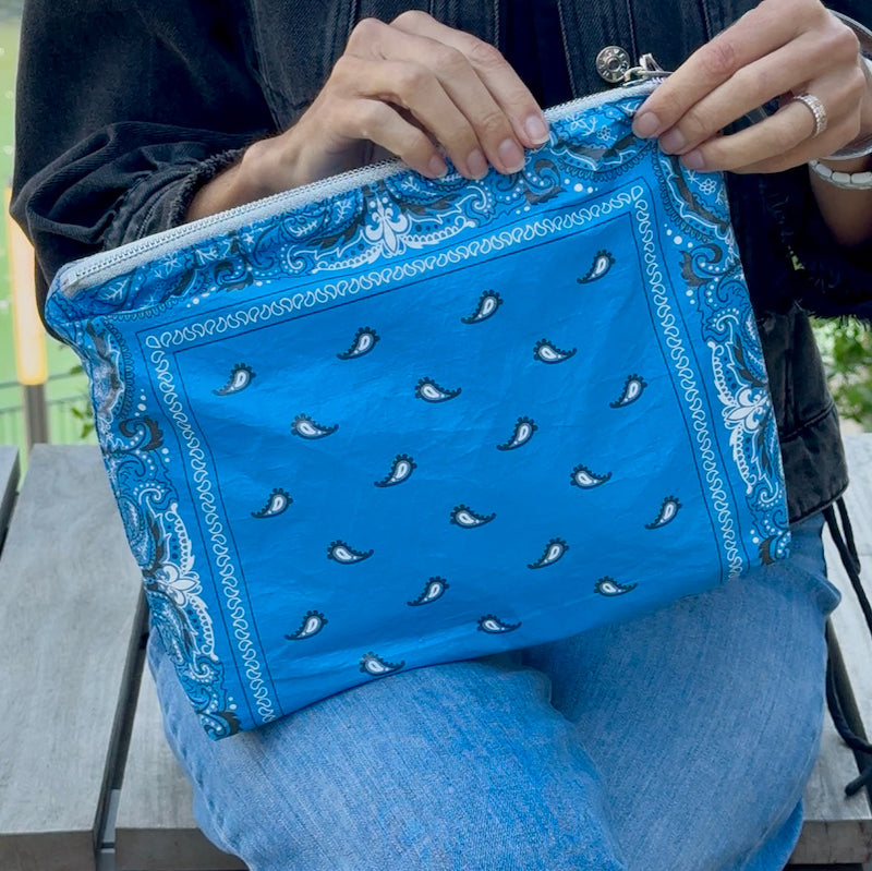 Custom Printed Large-Capacity Tyvek Makeup Bag – Waterproof Cosmetic Travel Organizer